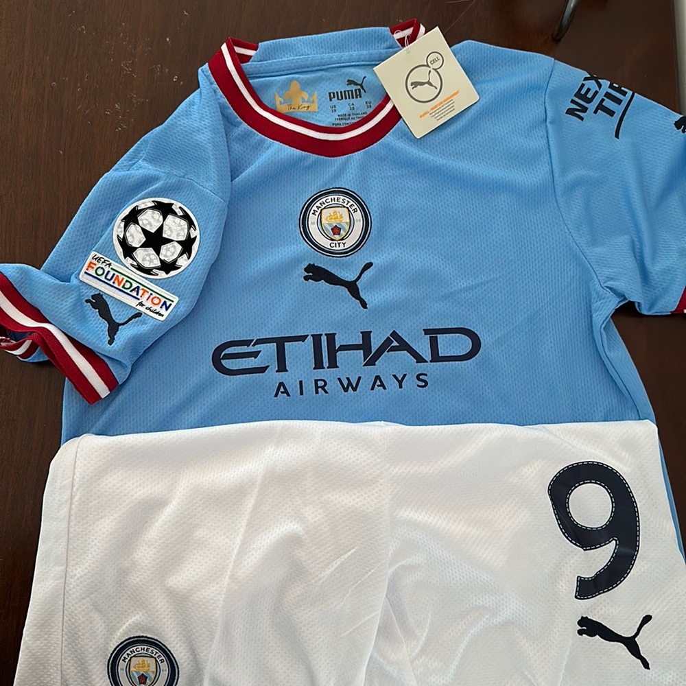 Manchester City/MANCITY full kit (jersey + shorts), size kids L or womens S